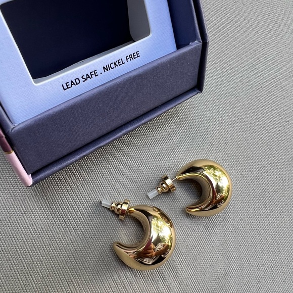 NEW House of Harlow 1960 Chunky Hoop Earrings Gold with box NIB - Picture 3 of 5